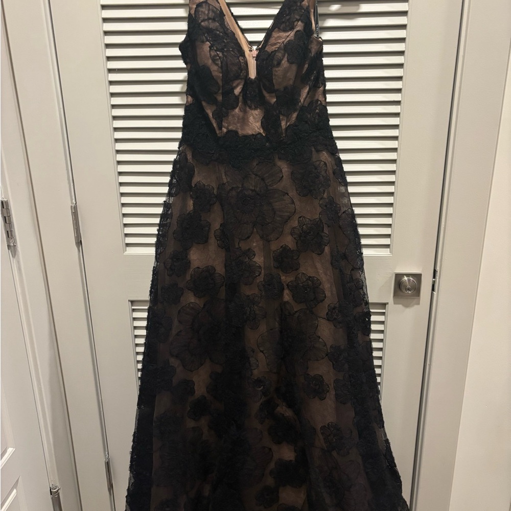 Elegant Black Lace Evening Dress